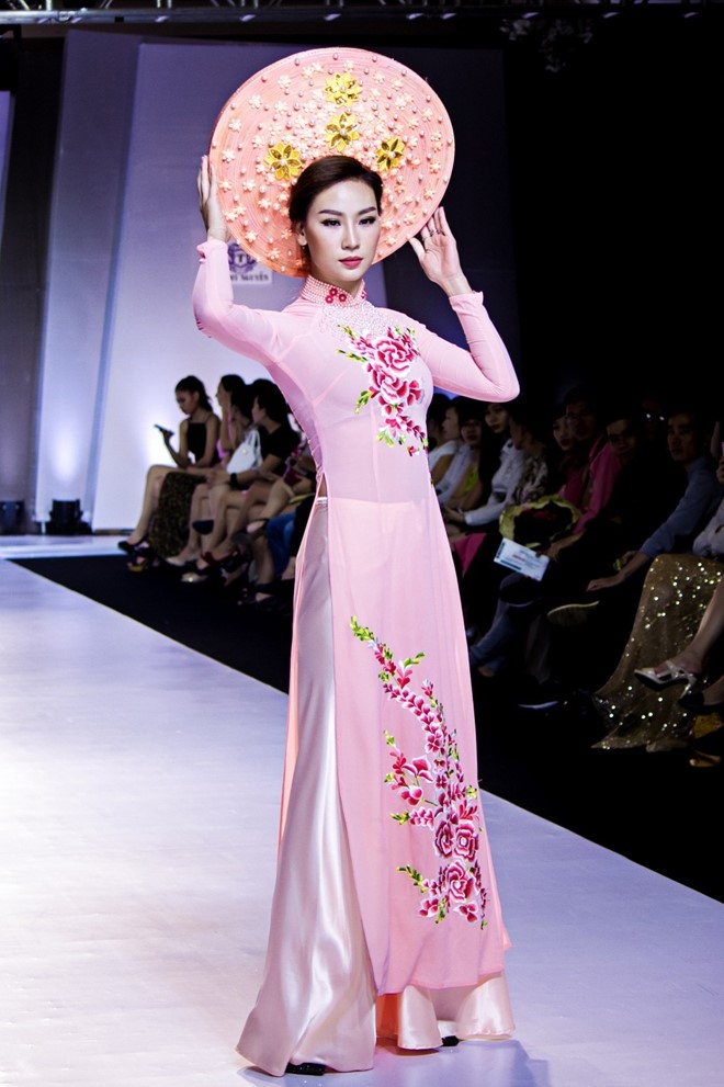 Lan Khue tro lai san catwalk sau nhieu thang vang bong hinh anh 4