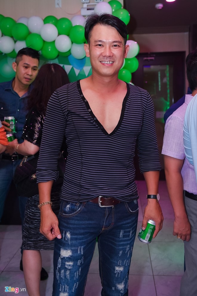Ung Hoang Phuc ra mat con trai trong tiec sinh nhat hinh anh 7