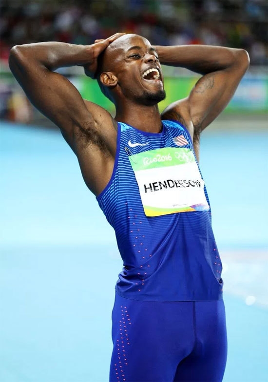 Nhà vô địch Olympic vội về nhà tặng HC vàng cho mẹ bị bệnh - ảnh thể thao