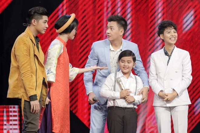 Cau be hat hoi cho kiem tien toa sang tai The Voice Kids hinh anh 3