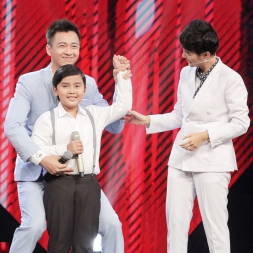 Cau be hat hoi cho kiem tien toa sang tai The Voice Kids hinh anh 4