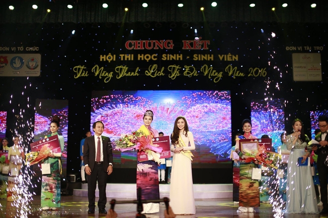 Nguyễn Như Thuỷ vừa đăng quang Hoa khôi trong cuộc thi “Học sinh – Sinh viên thanh lịch thành phố Đà Nẵng năm 2016”.
