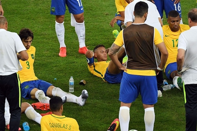 Neymar và khoảnh khắc đi vào lịch sử bóng đá Brazil - ảnh thể thao