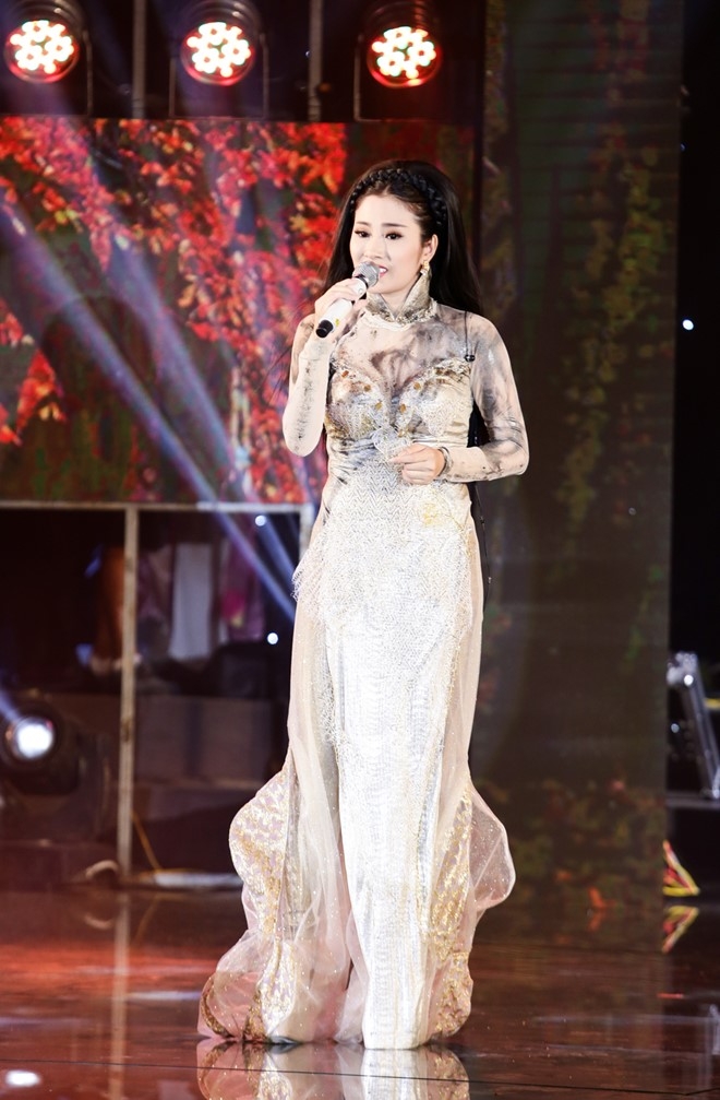 A quan The Voice ung ho chi gai ra mat dem nhac bolero hinh anh 4