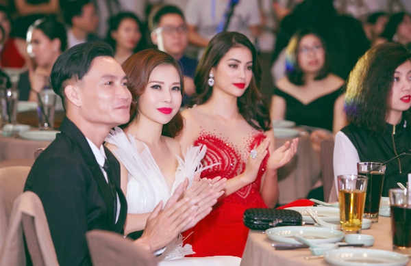 hoa-khoi-lan-phuong-long-lay-voi-dam-da-hoi-xin-edit-5