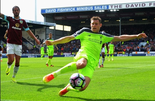 Thua Burnley, CDV Liverpool do toi cho... mau ao hinh anh 1