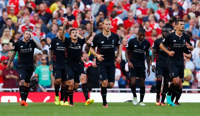 Thua Burnley, CDV Liverpool do toi cho... mau ao hinh anh 2