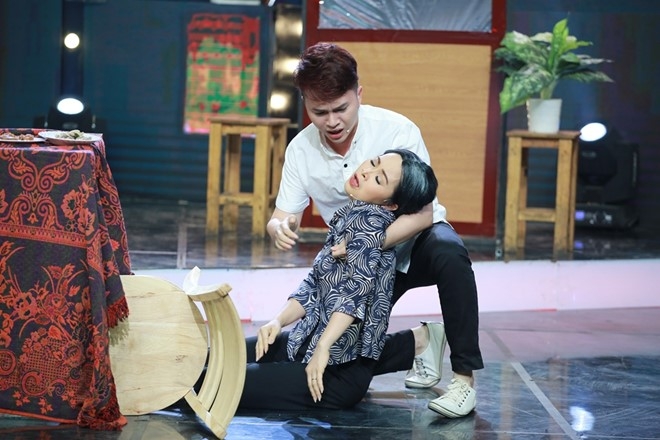 Trang Nhung phan phao Phuong Thanh tren ghe nong hinh anh 2