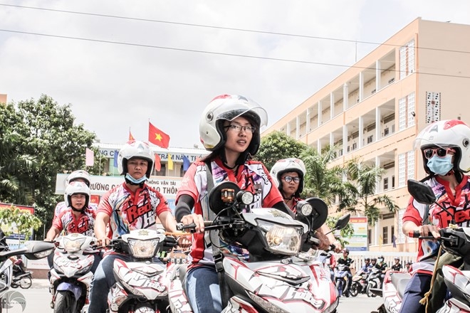 Hang chuc chiec Exciter dieu hanh tren duong Sai Gon hinh anh 4