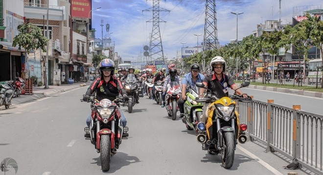 Hang chuc chiec Exciter dieu hanh tren duong Sai Gon hinh anh 5