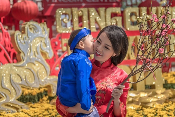 MC xinh đẹp trong đêm chung kết Hoa hậu Việt Nam 2016 là ai? - Ảnh 1.