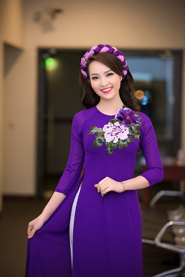 MC xinh đẹp trong đêm chung kết Hoa hậu Việt Nam 2016 là ai? - Ảnh 4.