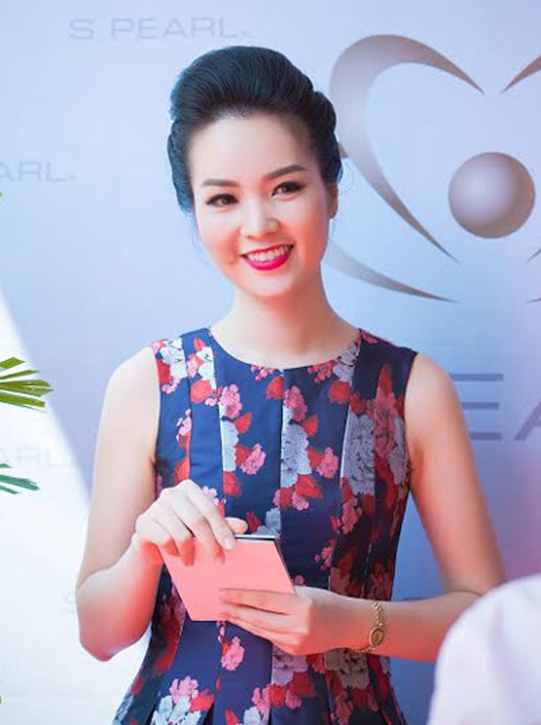 MC xinh đẹp trong đêm chung kết Hoa hậu Việt Nam 2016 là ai? - Ảnh 6.