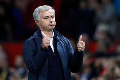 MU chap nhan thanh ly Schweinsteiger voi gia beo bot hinh anh 2