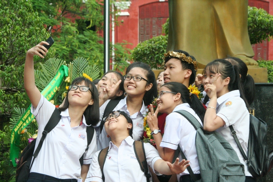  Chương được nhiều bạn nữ ái mộ chụp selfie cùng 