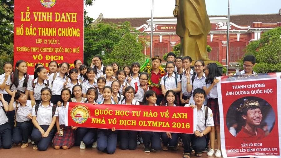  Cả trường Quốc học rất tự hào về Thanh Chương. Từ giờ học sinh trong trường đi đâu cũng bàn tán, nói chuyện về Thanh Chương và có hình tượng tuyệt vời để khoe với bạn bè trường khác 