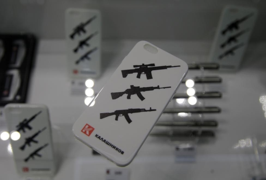 San bay Moscow mo cua hang ban AK-47 hinh anh 7