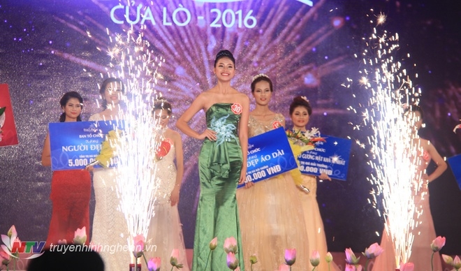 Cô gái Nghệ An có nụ cười giống Tăng Thanh Hà tại chung kết hoa hậu