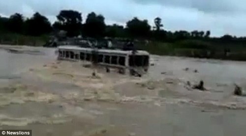 Lũ lụt khủng khiếp: 300 người chết, 6 triệu người bị ảnh hưởng - ảnh 2