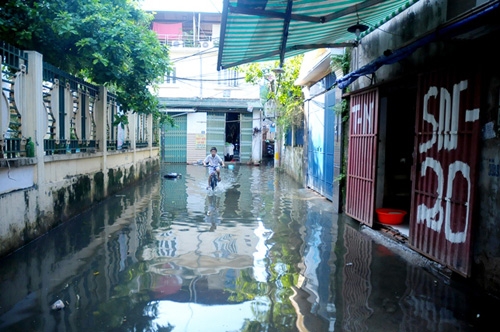 sau bao 5 ngay, nguoi ha noi van phai “di cu” vi ngap hinh anh 1