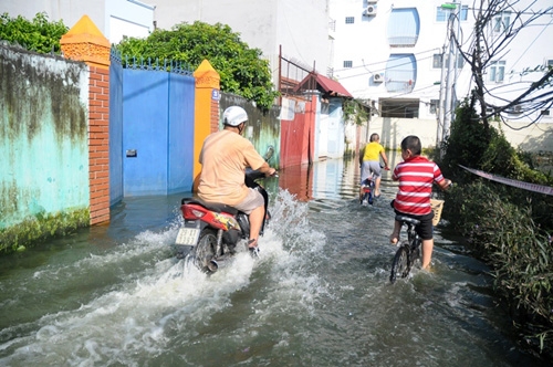 sau bao 5 ngay, nguoi ha noi van phai “di cu” vi ngap hinh anh 7