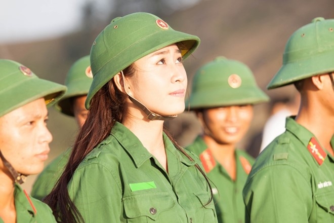 Ung vien sang gia Hoa hau Viet Nam xinh xan o doi thuong hinh anh 6