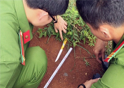 Con dao mà thiếu phụ đâm chết người tình. Ảnh: Kh.Uyên
