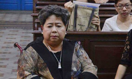 Luật sư ‘than’ trước tòa sáng nay là bà Hứa Thị Phấn có nhận đồng nào đâu mà kêu trả lại’. Ảnh: Tân Châu.