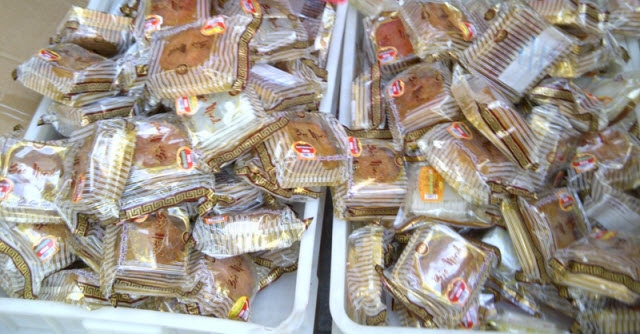 Kết quả hình ảnh cho bày bán bánh trung thu