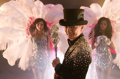 dam-vinh-hung-khoe-kim-cuong-trong-liveshow-9-ty-2