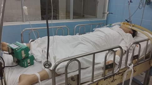 Đốt than sưởi cho sản phụ, 4 người trong một gia đình nguy kịch do ngạt khí - ảnh 3