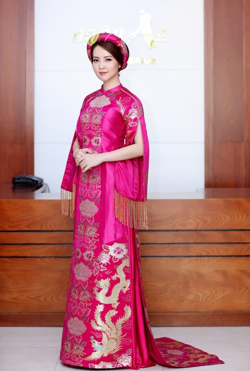 Thụy Vân chọn váy làm MC chung kết Hoa hậu Việt Nam