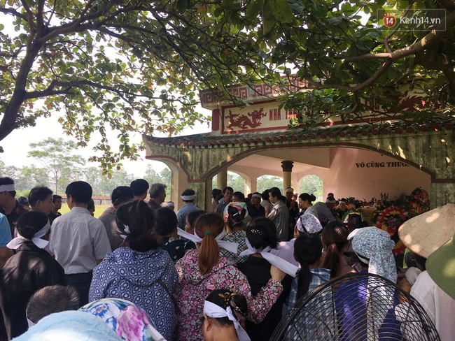 Đau xót khi con gái của người mẹ trẻ bị xe buýt cán chết trên phố Hàng Khay chỉ mới 8 tháng tuổi - Ảnh 3.