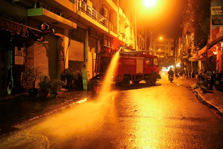 Oto, xe may bi nhan chim sau tran mua lon o Sai Gon hinh anh 10