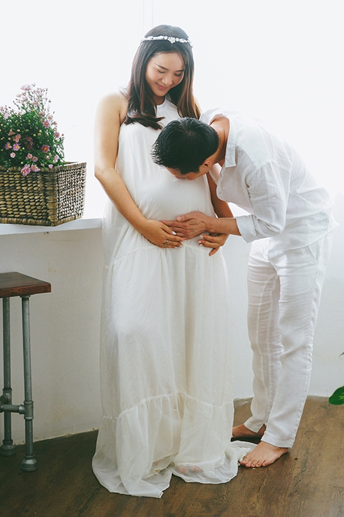 Phan Như Thảo khoe bầu 8 tháng bên chồng đại gia