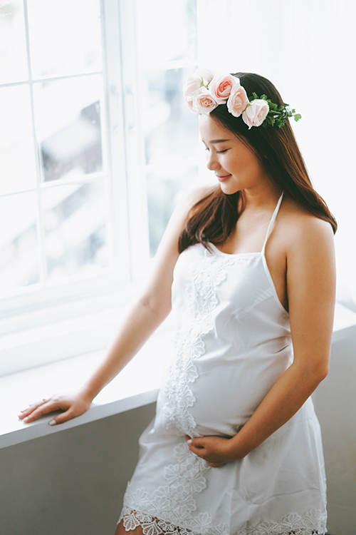 Phan Như Thảo khoe bầu 8 tháng bên chồng đại gia