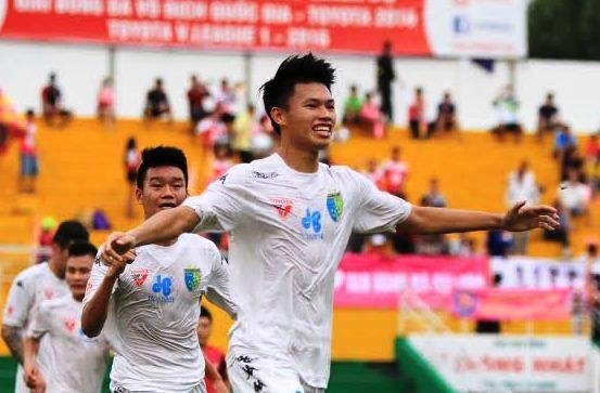 Hà Nội T&T tạm chiếm ngôi đầu bảng của Hải Phòng trước khi đội bóng đất Cảng thi đấu.