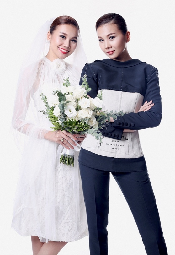 Bộ ảnh cưới lần này khắc họa hai tính cách đối lập nhau của chính Thanh Hằng. Bên cô dâu thì quyến rũ, nhẹ nhàng đằm thắm, còn bên chú rể thì mạnh mẽ, nam tính và cứng cỏi.
