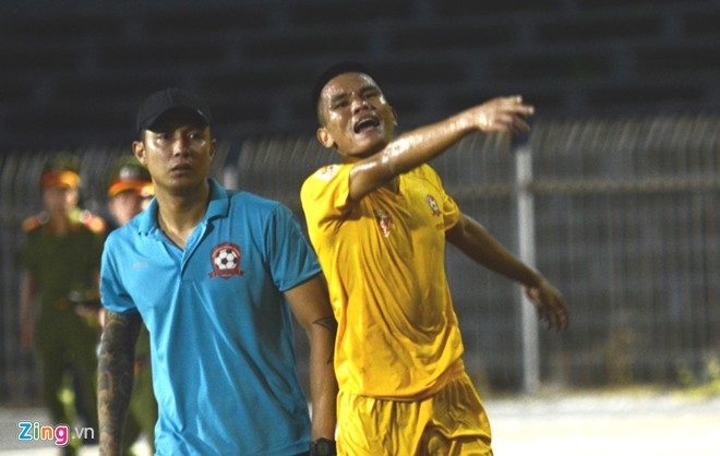 Cau thu Hai Phong lao vao danh nhau sau tran thua Can Tho hinh anh 2