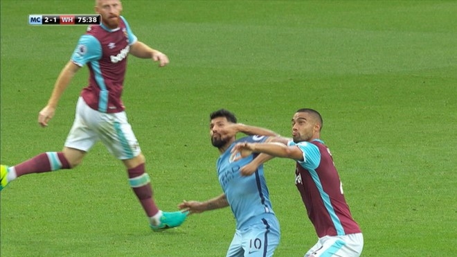 Aguero co the lo hen tran derby Manchester vi an treo gio hinh anh 1