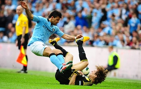 Aguero co the lo hen tran derby Manchester vi an treo gio hinh anh 3