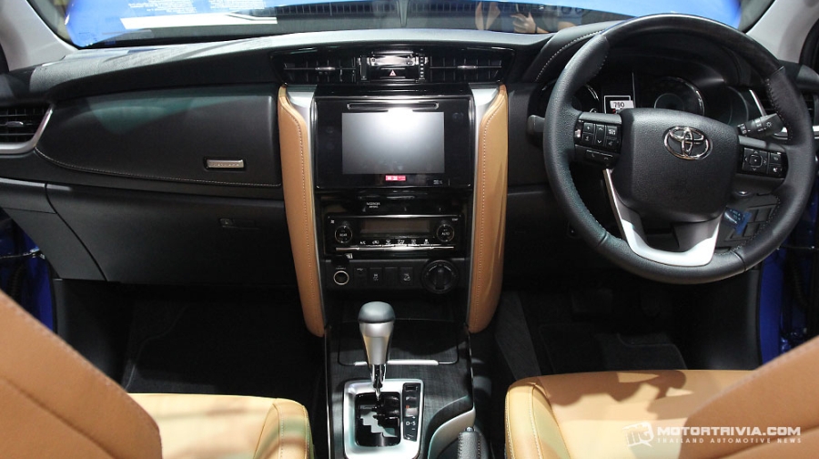 Toyota_Fortuner_2016 (6).jpg