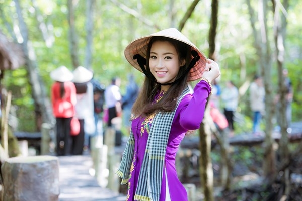 hanh-trinh-den-vuong-mien-hoa-hau-cua-do-my-linh-10