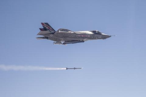 Bao tieng Hoa: Don doc F-35 ha tau san bay Trung Quoc 