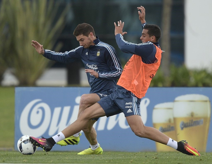 Messi dinh chan thuong, bo buoi tap cung DT Argentina hinh anh 7