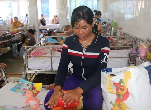 Cô bé được gỡ 'mai rùa': 'Bớt đen trên lưng con còn không mẹ?' - ảnh 8