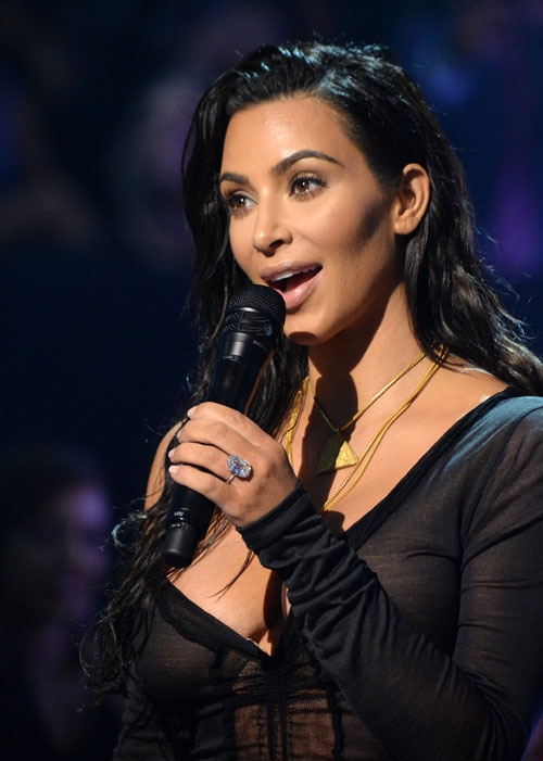 15-mon-qua-sieu-lang-man-va-dat-do-ong-xa-tang-kim-kardashian-14