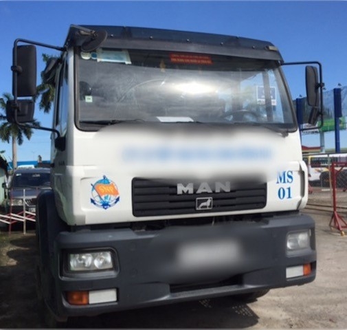 Canh sat truy bat xe dau keo vi pham giao thong bo chay hinh anh 1
