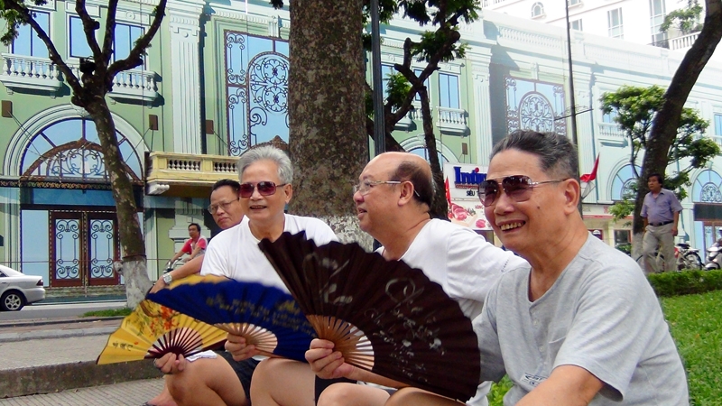 Người dân Hà Nội ủng hộ kế hoạch mở tuyến phố đi bộ quanh khu vực hồ Gươm