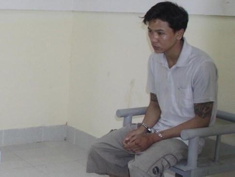 Tên trộm không bằng lái điều khiển ô tô bị lật 'chỏng vó' - ảnh 1
